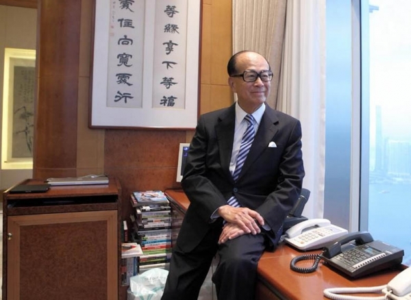 首富李嘉誠的辦公室不奢華，但＊＊經(jīng)典