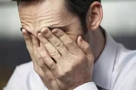 震驚！辦公室里99%都得了這個病，不及時解決危害一生！